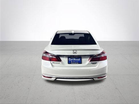 Used 2017 Honda Accord Touring image 7