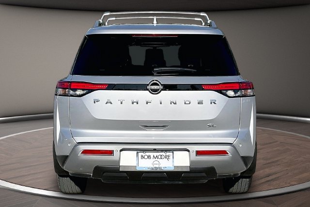 Used 2024 Nissan Pathfinder SL FWD image 4
