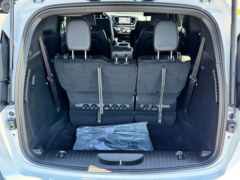 New 2026 Chrysler Pacifica Select image 14