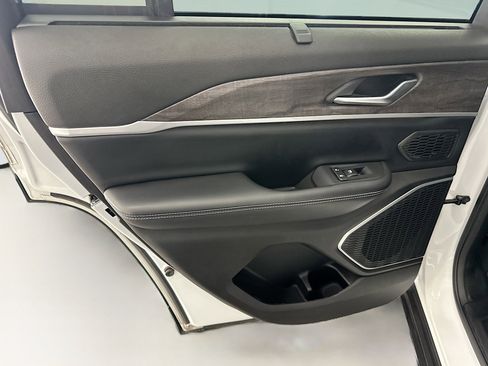 Used 2022 Jeep Grand Cherokee Limited 4xe w/ Luxury Tech Group II image 28