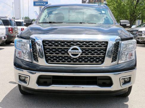 Used 2017 Nissan Titan SV RWD image 3