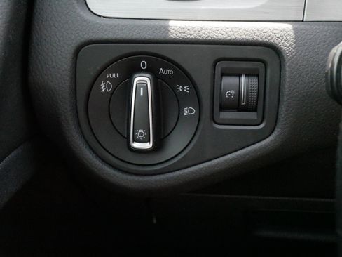 Used 2016 Volkswagen Golf SE w/ Lighting Package FWD image 26