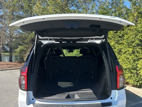 Used 2024 Chevrolet Suburban LT image 26