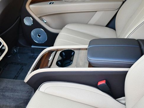 Used 2023 Bentley Bentayga Extended Wheelbase AWD/4WD image 69