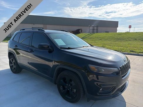 Used 2019 Jeep Cherokee Latitude Plus FWD image 3