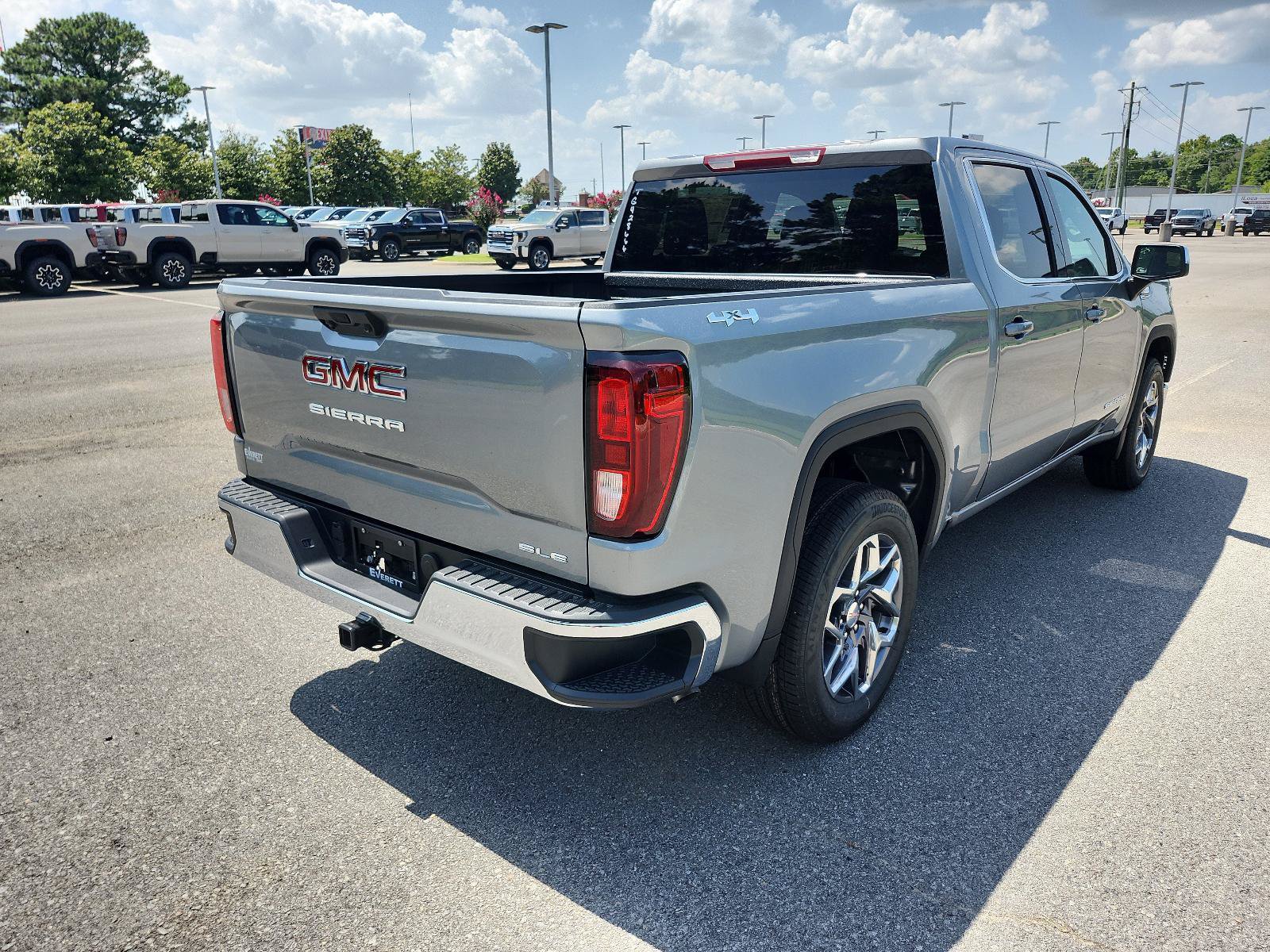 New 2026 GMC Sierra 1500 SLE AWD/4WD image 3