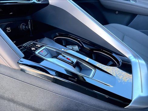 Used 2025 Audi Q5 Premium w/ Convenience Package image 16