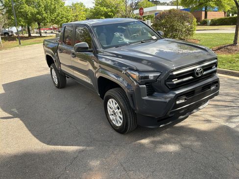 Used 2025 Toyota Tacoma SR5 image 2
