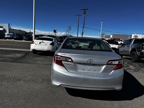 Used 2013 Toyota Camry L image 4