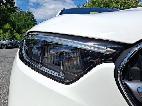 Used 2025 Mercedes-Benz GLC 300 4MATIC image 9