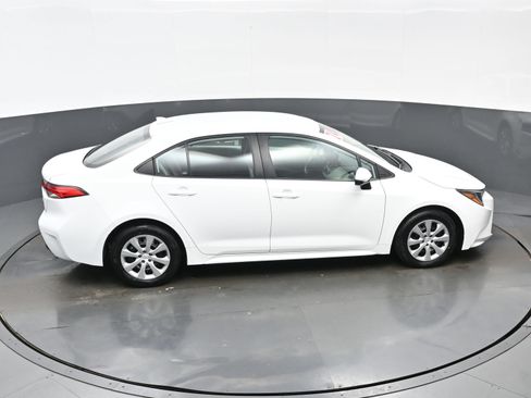 Used 2024 Toyota Corolla LE FWD image 39
