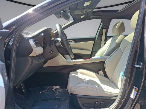 Used 2023 Genesis G70 2.0T w/ Sport Prestige Package image 11