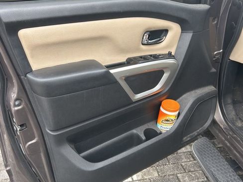 Used 2017 Nissan Titan SV image 3