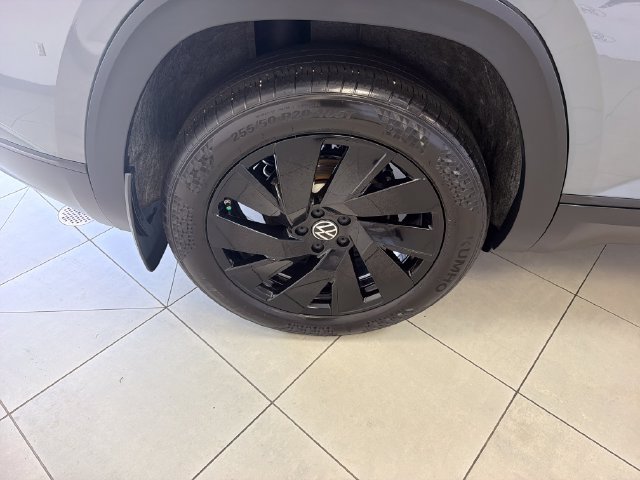 Used 2024 Volkswagen Atlas Cross Sport SE AWD/4WD image 31