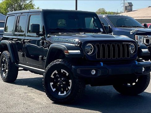 Used 2025 Jeep Wrangler Unlimited Rubicon 4xe w/ Convenience Group AWD/4WD image 36