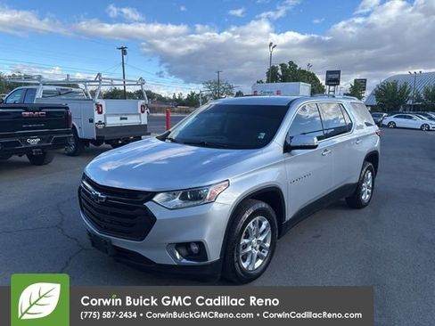 Used 2018 Chevrolet Traverse LT w/ LPO, Black Accent Package AWD/4WD image 1