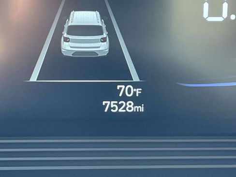 Used 2025 Hyundai Venue Limited image 25