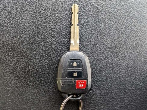 Used 2020 Toyota 4Runner TRD Off-Road AWD/4WD image 32