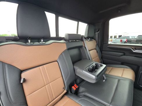 Used 2024 Chevrolet Silverado 2500 High Country w/ High Country Premium Package image 16