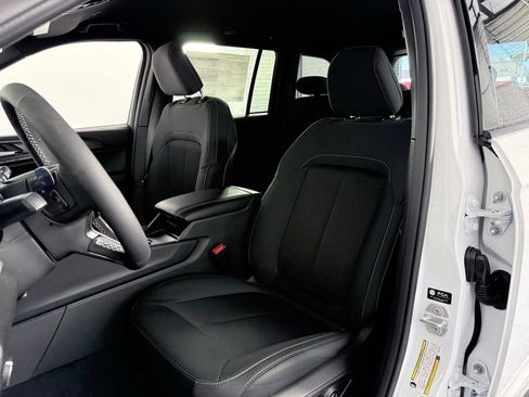 New 2025 Jeep Grand Cherokee Laredo image 10