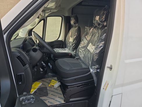 Used 2025 RAM ProMaster 2500 w/ Convenience Group FWD image 7