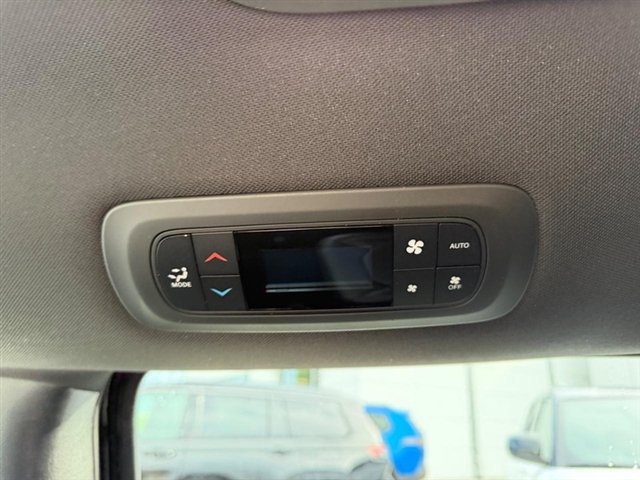 New 2027 Chrysler Pacifica Select FWD image 11