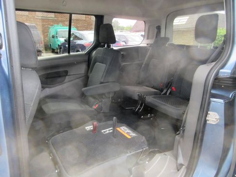 Used 2022 Ford Transit Connect XLT FWD image 9