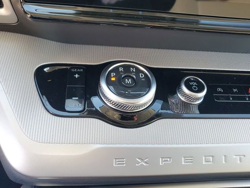 New 2025 Ford Expedition Active image 17