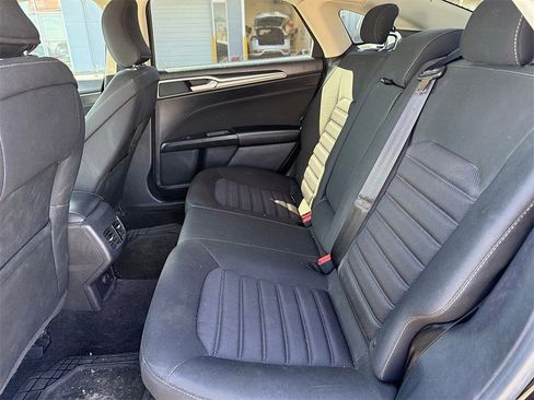 Used 2018 Ford Fusion SE w/ Fusion SE Technology Package image 9