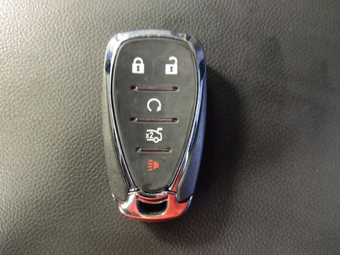 Used 2025 Chevrolet Malibu LS FWD image 32