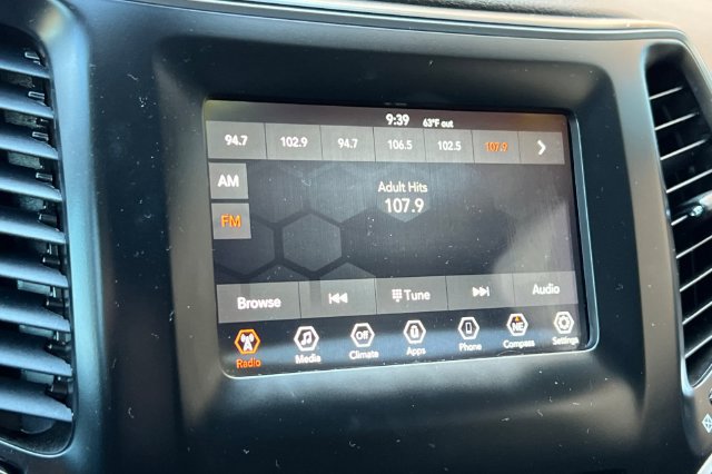 Used 2019 Jeep Cherokee Latitude w/ Popular Appearance Group AWD/4WD image 21