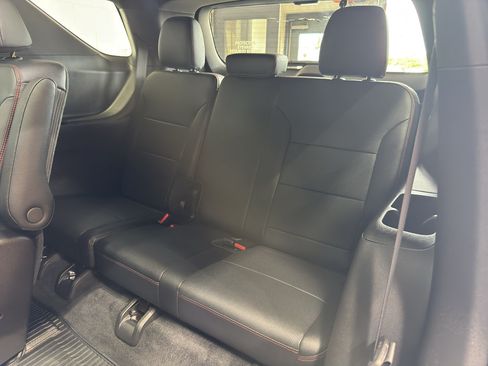 Used 2026 Chevrolet Traverse RS w/ LPO, Floor Liner Package AWD/4WD image 12