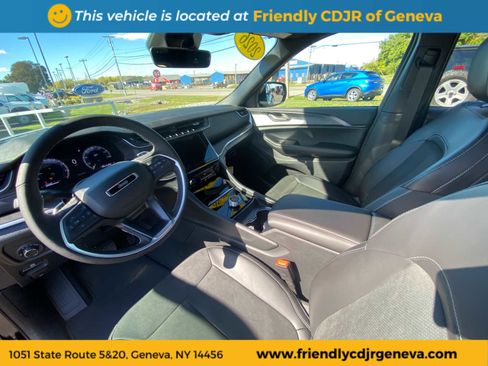 Used 2025 Jeep Grand Cherokee Altitude image 13