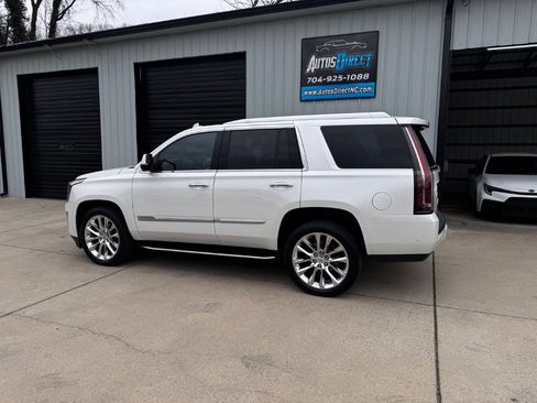 Used 2020 Cadillac Escalade Luxury image 4