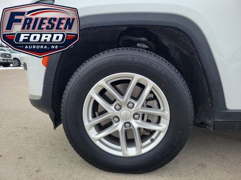 Used 2022 Jeep Grand Cherokee L Laredo w/ Luxury Tech Group I AWD/4WD image 8