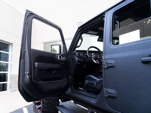 Used 2020 Jeep Gladiator Rubicon AWD/4WD image 24