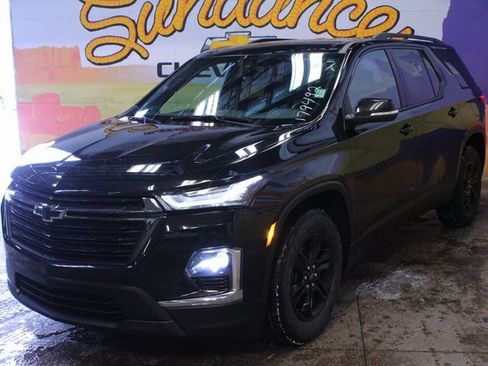 Used 2022 Chevrolet Traverse LT image 2
