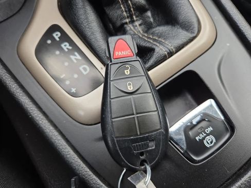 Used 2017 Jeep Cherokee Latitude image 32