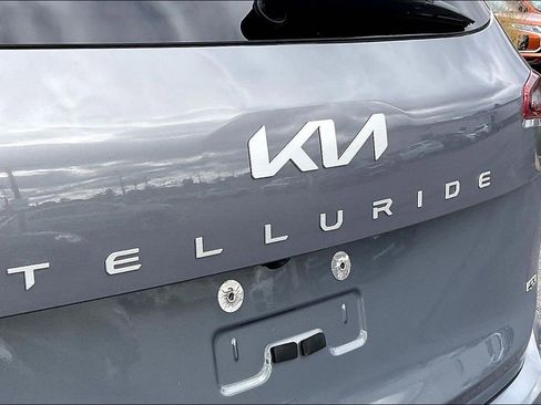 Used 2023 Kia Telluride LX image 8