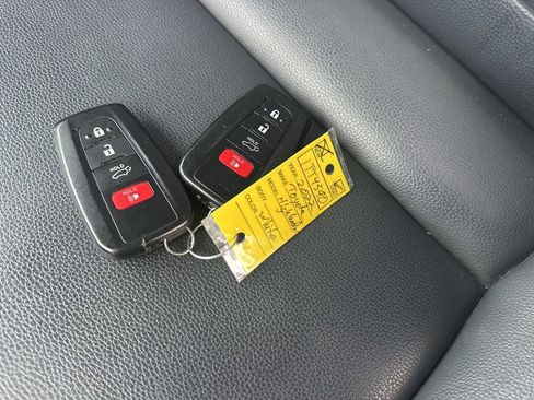 Used 2022 Toyota Highlander XLE image 37