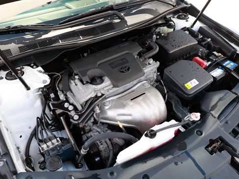 Used 2017 Toyota Camry XLE w/ Moonroof Package image 49