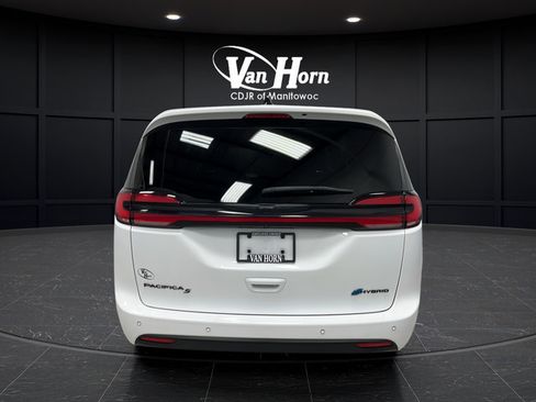 Used 2024 Chrysler Pacifica Limited FWD image 6