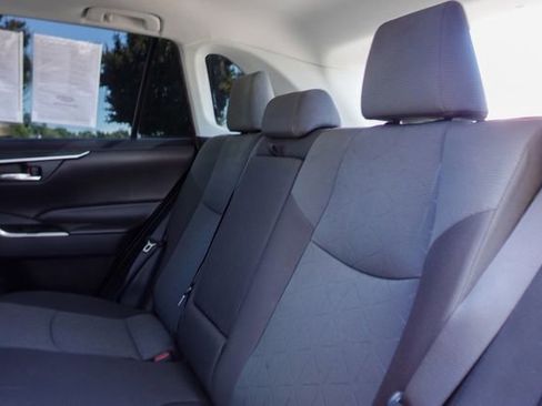 Certified 2022 Toyota RAV4 XLE w/ Convenience Package FWD image 26