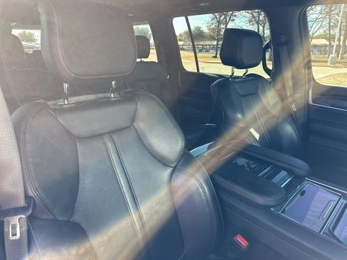 Used 2023 Jeep Wagoneer 4WD image 19