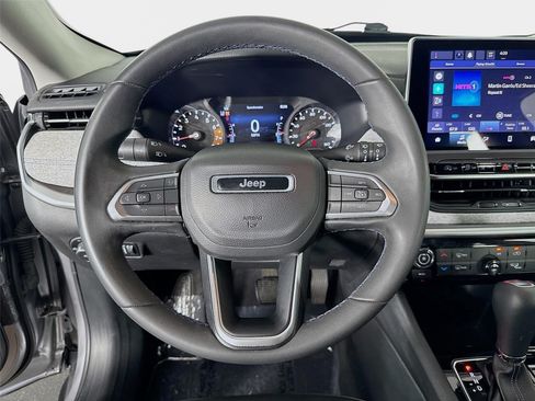Used 2022 Jeep Compass Latitude FWD image 13