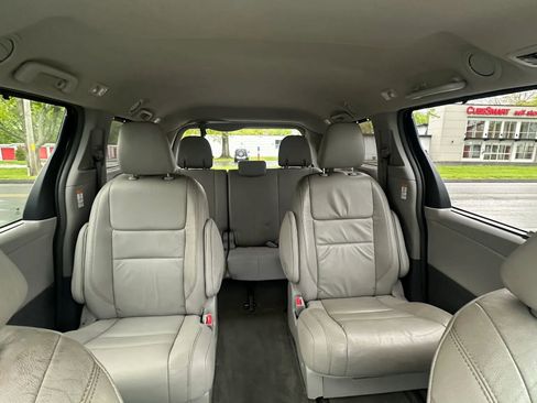 Used 2015 Toyota Sienna XLE AWD/4WD image 36