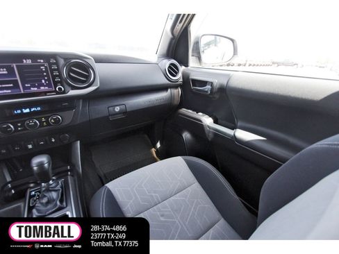 Used 2021 Toyota Tacoma TRD Off-Road w/ Technology Package AWD/4WD image 11