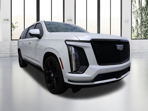Used 2025 Cadillac Escalade ESV Sport Platinum AWD/4WD image 7