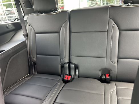 Certified 2024 GMC Yukon SLT w/ SLT Luxury Package AWD/4WD image 29