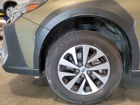 Used 2025 Subaru Outback Premium AWD/4WD image 12